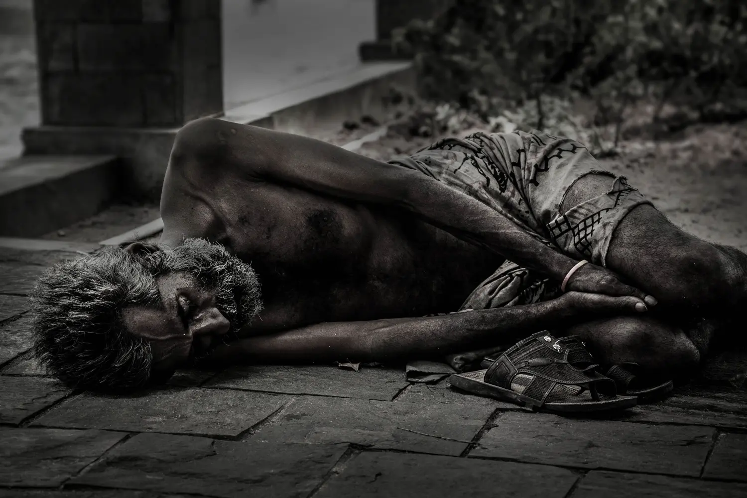work-man-person-black-and-white-people-street-560345-pxhere.com