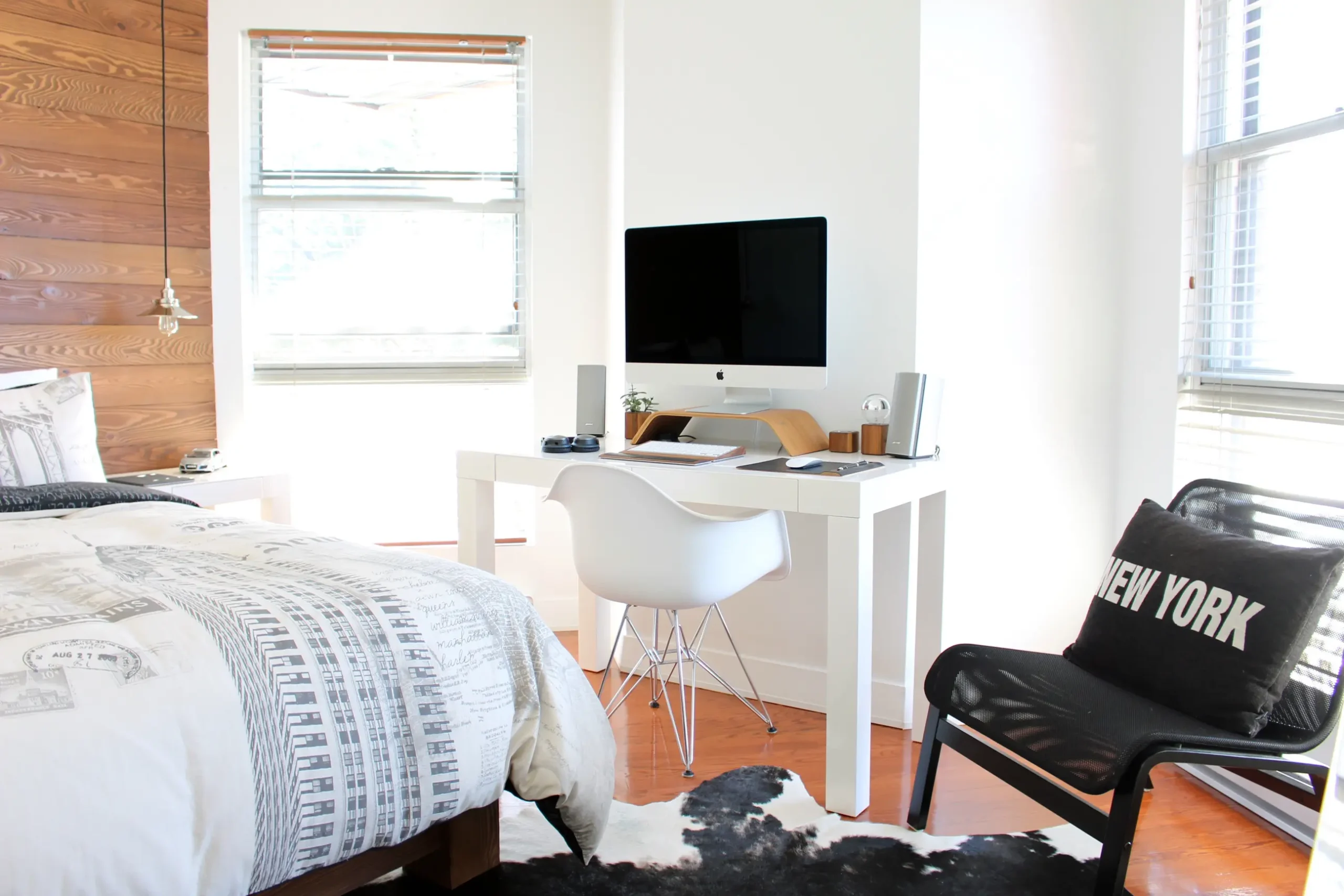 desk-chair-floor-interior-home-cottage-49811-pxhere.com
