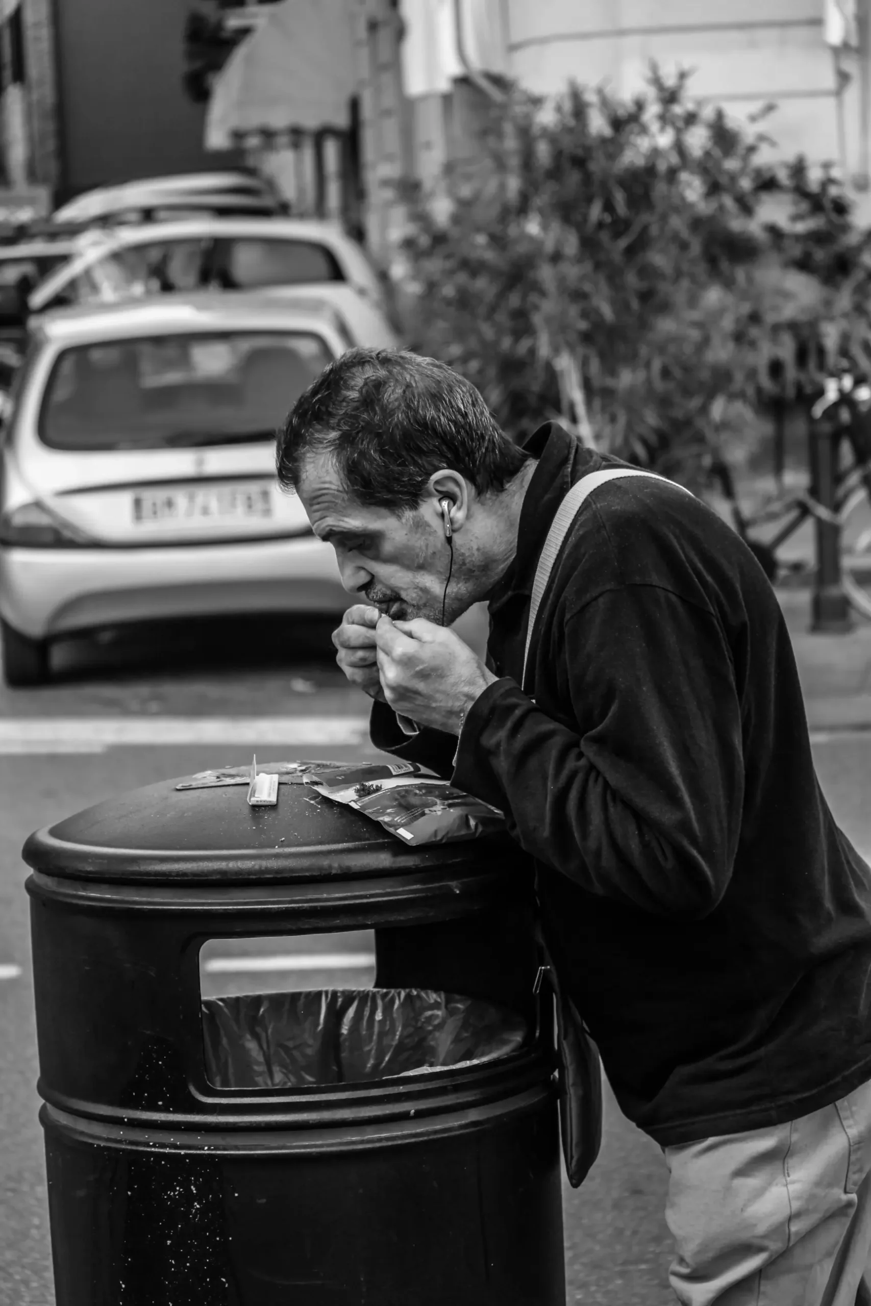 black-waste-container-black-and-white-street-recycling-bin-waste-containment-1480035-pxhere.com