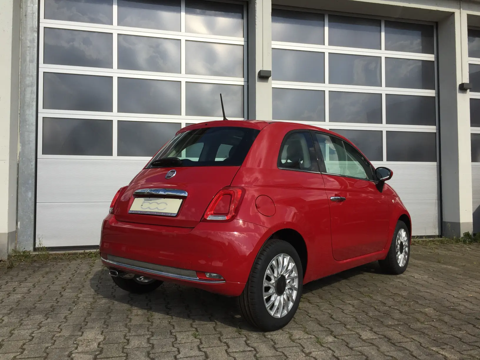 car-wheel-cute-red-vehicle-romantic-550007-pxhere.com