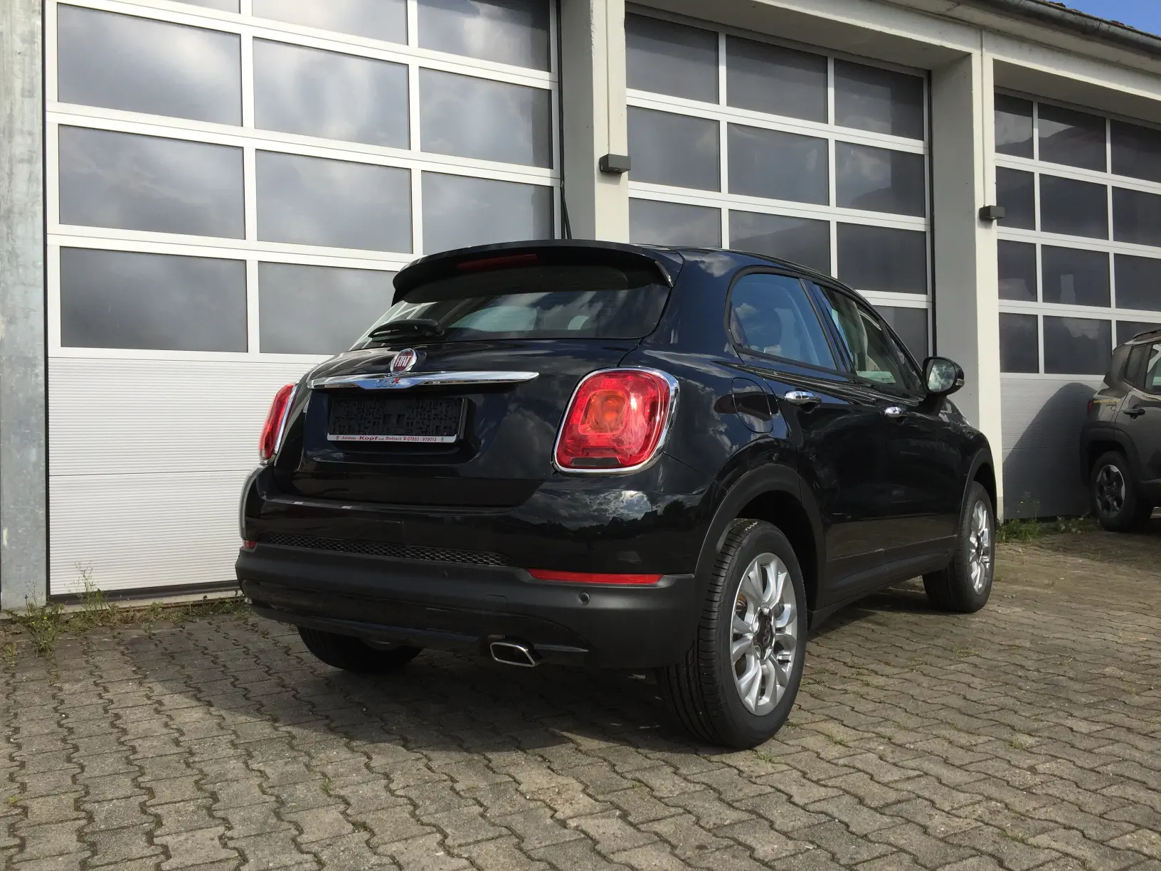 car-wheel-jeep-city-vehicle-black-550005-pxhere.com
